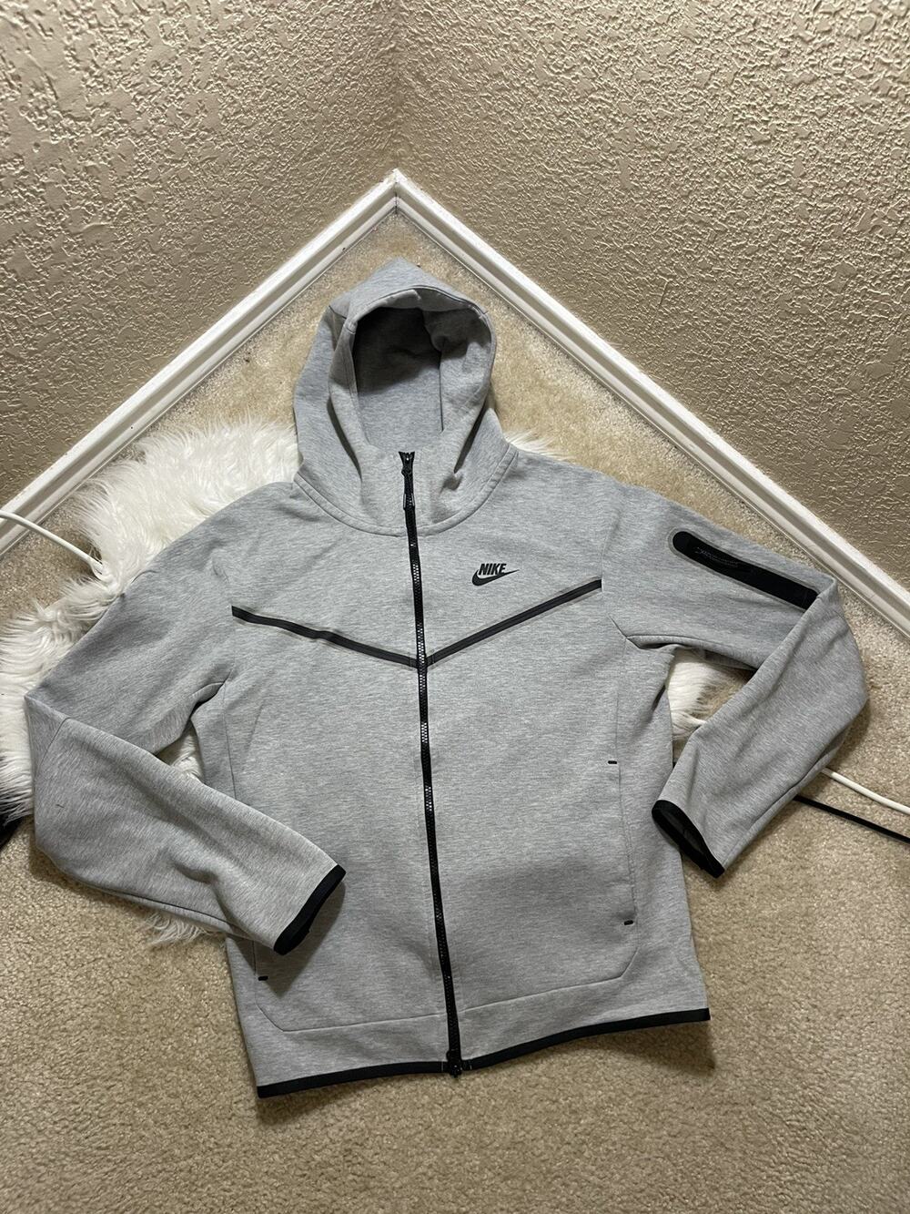 Nike Sportswear Tech Fleece Hoodie Mens Small Gray Full Zip Jacket CU4489-063